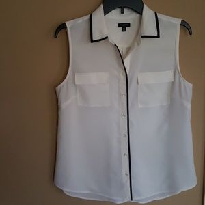 Sleeveless button-up top